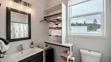 Towels, soap, shampoo, toilet paper