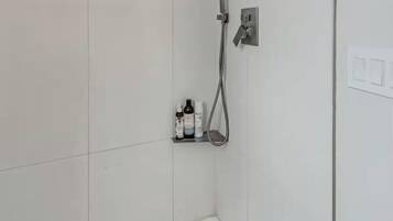 Toallas, jabón, champú y papel higiénico