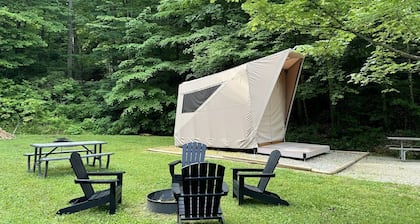 Safari Tent Glamping in Kentucky with AC and Access to Biking Trails