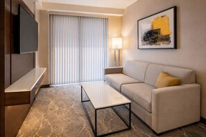 Elite Room | Living area - Downtown Avery Hotel (Toronto)