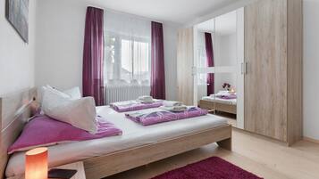 Iron/ironing board, WiFi, bed sheets