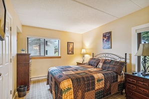 Room - Pinnacle B09 Condo | Pool, Hot Tub | Golf Nearby (Killington)