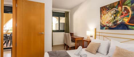 Iron/ironing board, free WiFi, bed sheets