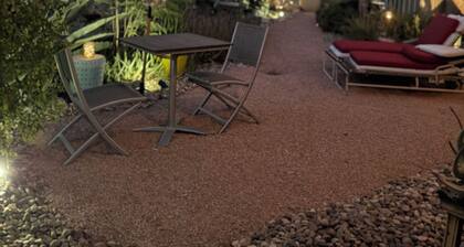 Serene 1-bedroom attached casita with AC in the Catalina Foothills of Tucson.