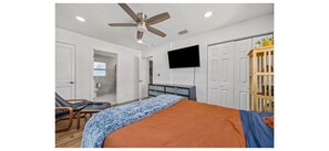 3 bedrooms, WiFi, bed sheets - Perfect 3-bedroom house with AC in awesome St. Petersburg (St. Petersburg)