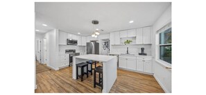 Private kitchen - Perfect 3-bedroom house with AC in awesome St. Petersburg (St. Petersburg)
