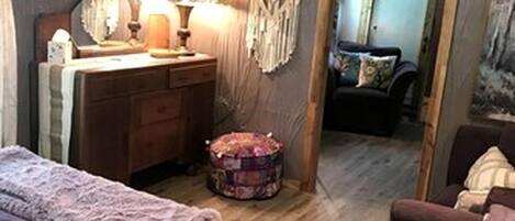 1 bedroom, desk, iron/ironing board, WiFi