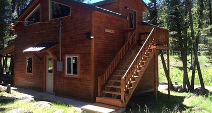 Charming Loft-Style Cabin Rental for Six near Missoula, Montana