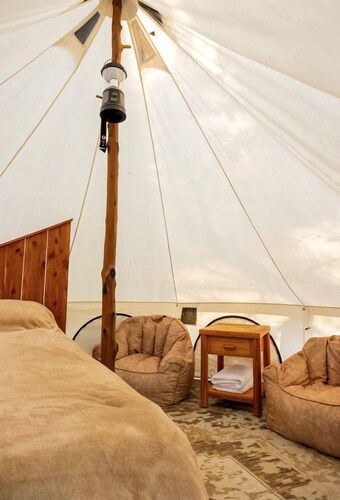 Cozy Bell Tent Retreat with Oak Bar Deck near Nature Trails, Honey Grove, TX