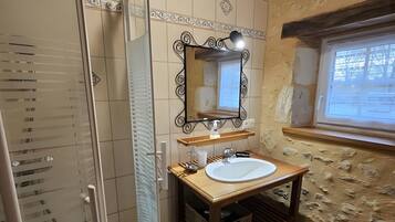 Een douche, een haardroger