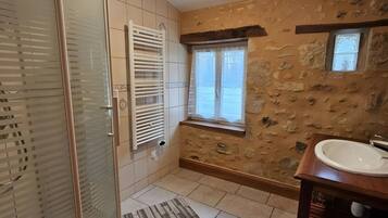 Douche, sèche-cheveux