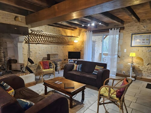 Le Refuge des Oiseaux: Shared Terrace, Private Garden & Wi-Fi in Lusignan