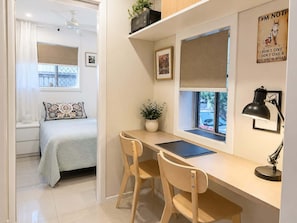 2 bedrooms, desk, iron/ironing board, travel cot - Quiet 2BR Stay with Kitchen, Study & Parking (Alexandra Hills)