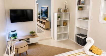 Quiet 2BR Stay with Kitchen, Study & Parking