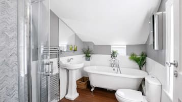 Shower, towels, shampoo