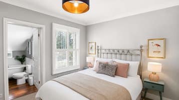 Desk, iron/ironing board, WiFi, bed sheets