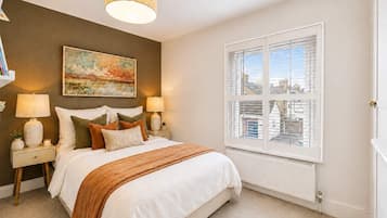 Desk, iron/ironing board, WiFi, bed sheets