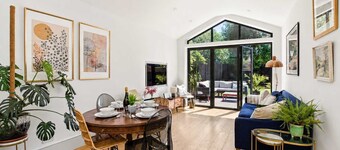 Stylish Hertford House - Ideal for Work or Leisure