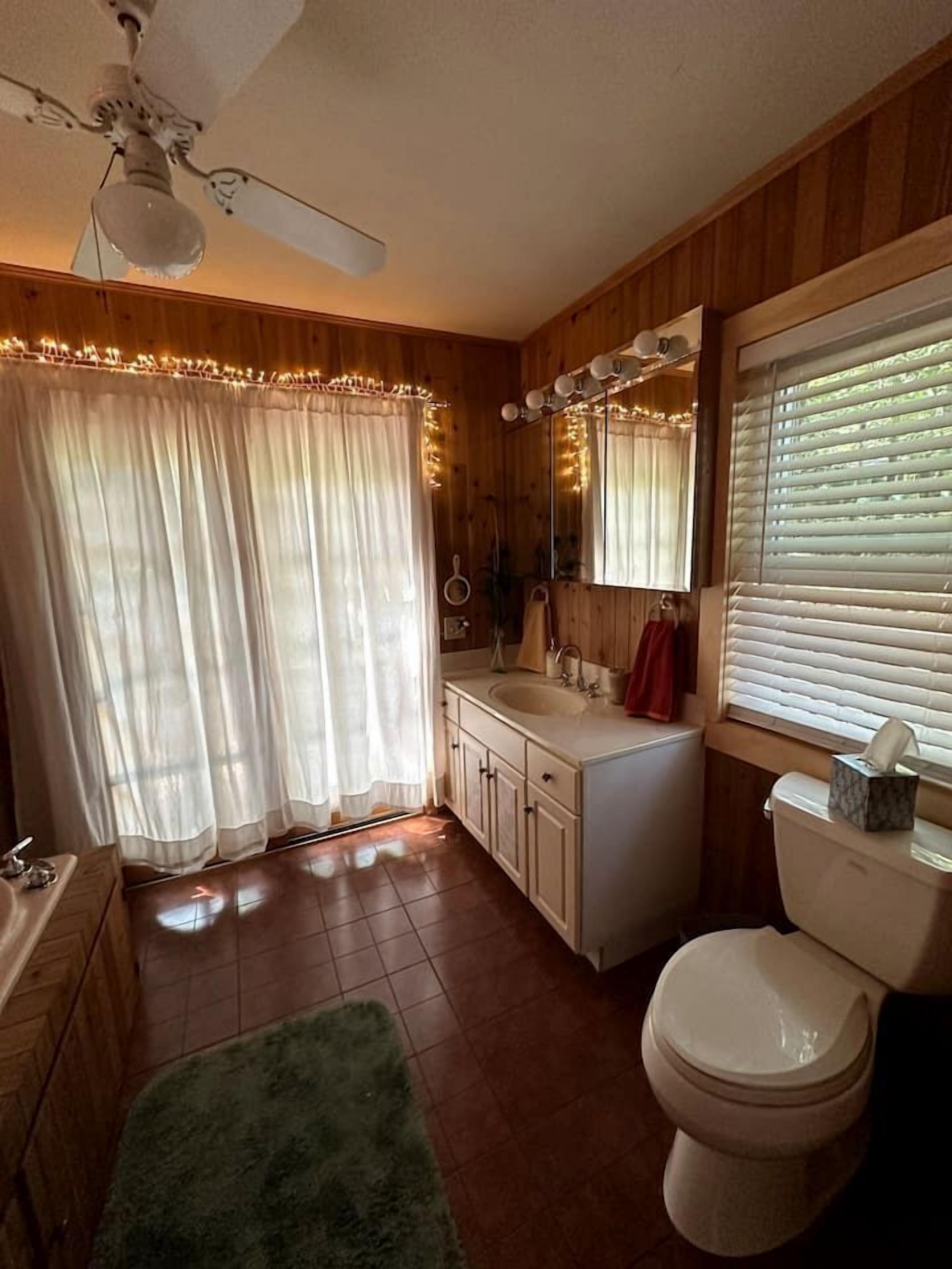 Hair dryer, towels