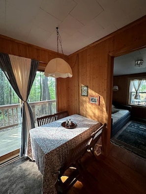 Dining - Hidden Countryside Gem with Fire Pit & Tranquil Setting in Aspers, Pennsylvania (Aspers)