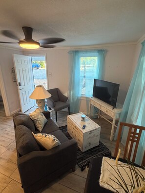 TV - Nature Coast Cottage Retreat (Homosassa)