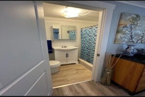Bathroom - Nature Coast Cottage Retreat (Homosassa)