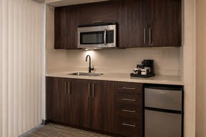 Economy Room | Private kitchen - Downtown Ellison Suites (Toronto)