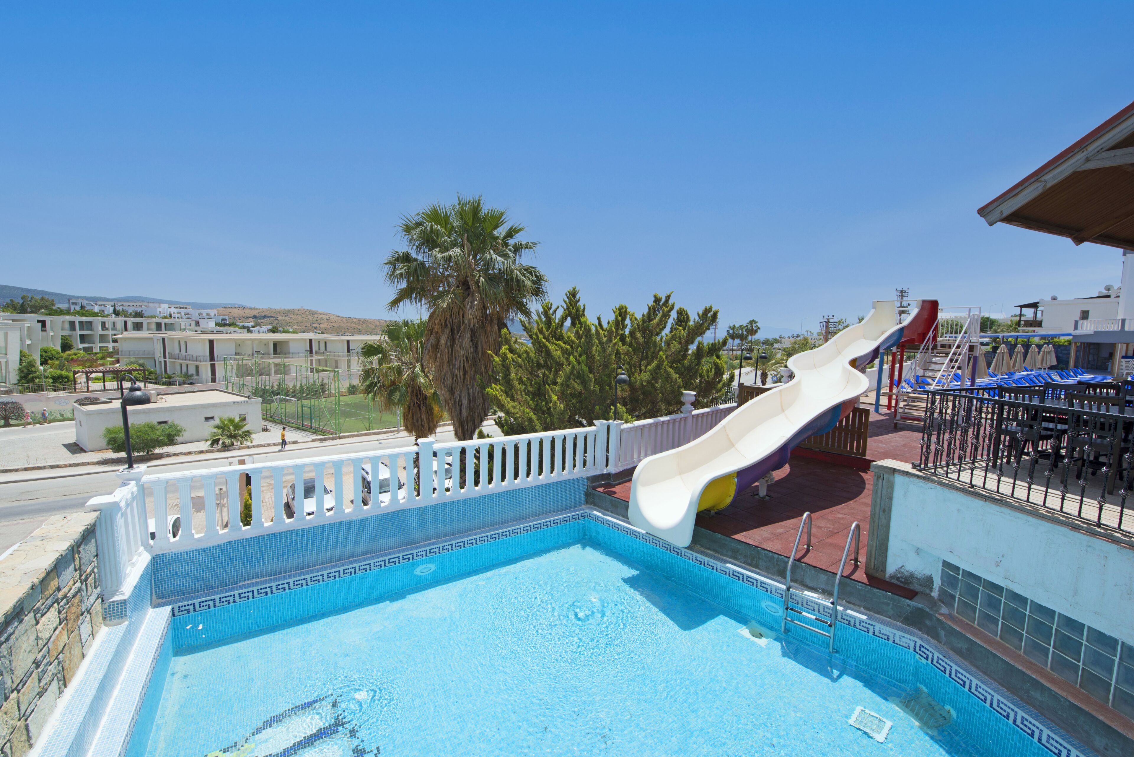 Piscina stagionale all'aperto, cabine incluse nel prezzo