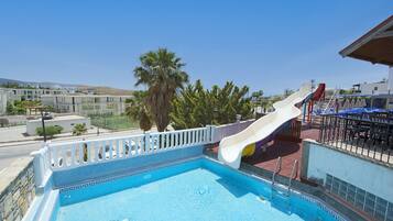 Piscina stagionale all'aperto, cabine incluse nel prezzo