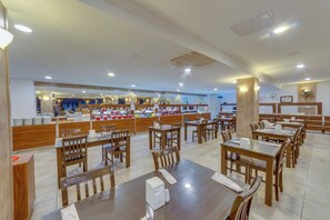 Free daily buffet breakfast - Bodrum Fora Holiday Resort (Bodrum)