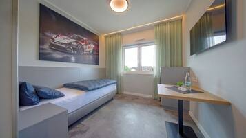 Habitación individual Confort | Espacio para trabajar con laptop y wifi gratis