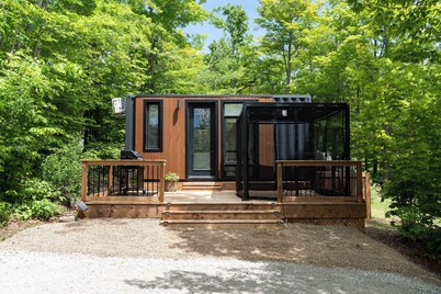 Luxury Tiny Home with Spa Access near Tobermory