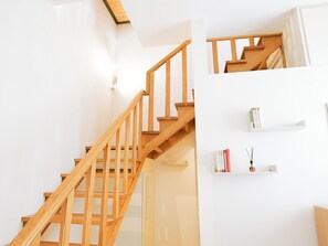 A wooden staircase with a glass door at the bottom. - Filukki Holiday Home, your comfortable and elegant apartment for enjoying Florence (Firenze)