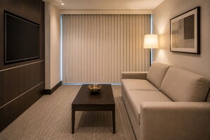 Classic Room, City View | Living area - Alder & Pine Hotel (Toronto)