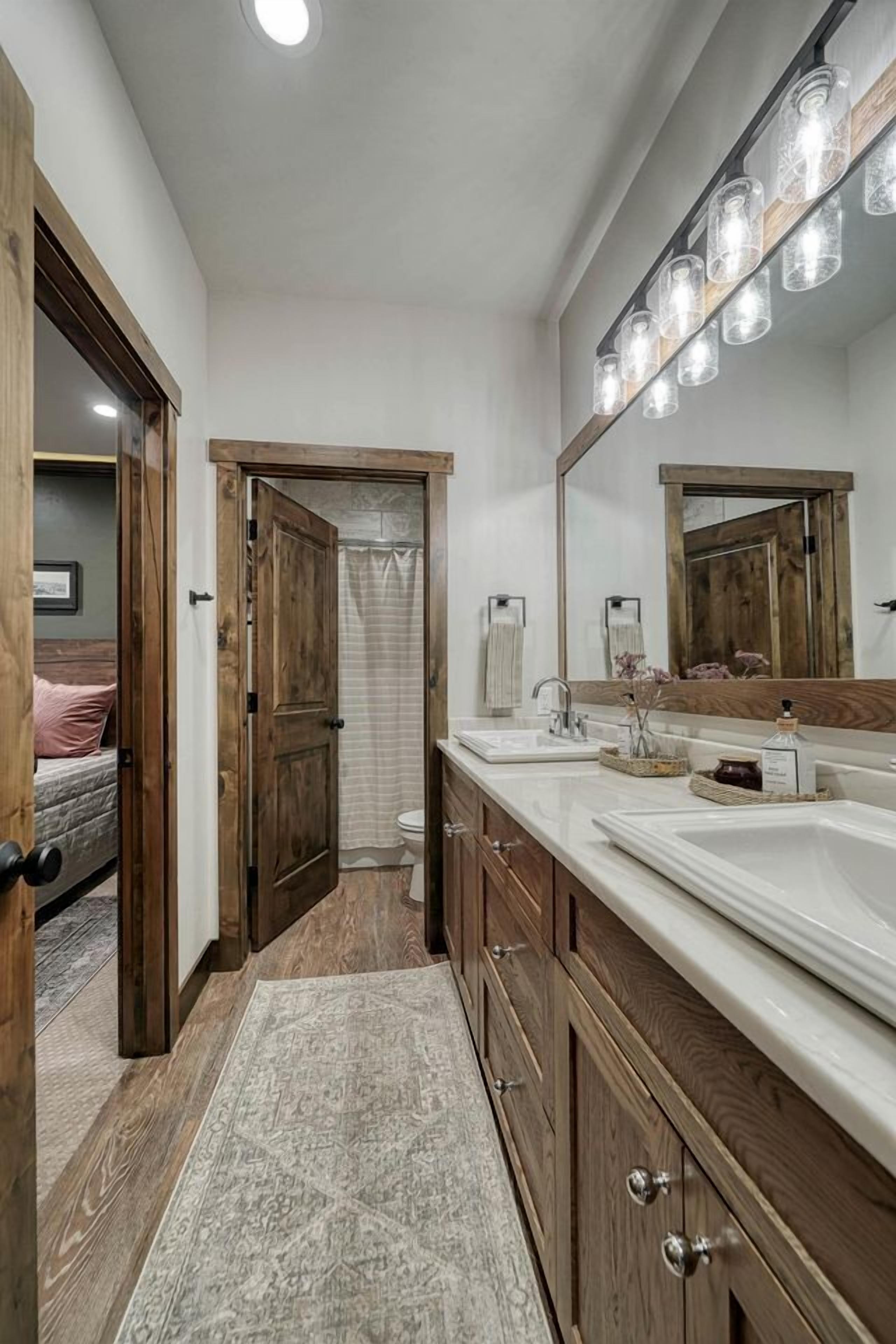 Towels, soap, shampoo, toilet paper