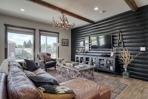 TV - Newly-Constructed Spacious Modern Cabin for an Amazing Family Getaway in Ashton, Idaho (Ashton)