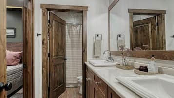 Towels, soap, shampoo, toilet paper