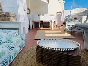 Outdoor dining - Apartment 'Costa Del Sol Marina' with Balcony, Wi-Fi & Air Conditioning (Benalmádena)