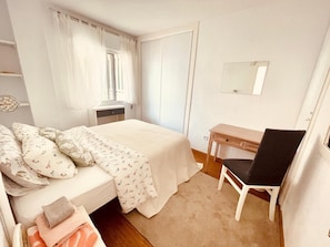2 bedrooms, WiFi, bed sheets - Apartment 'Costa Del Sol Marina' with Balcony, Wi-Fi & Air Conditioning (Benalmádena)