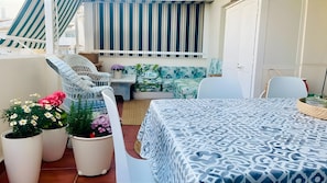 Outdoor dining - Apartment 'Costa Del Sol Marina' with Balcony, Wi-Fi & Air Conditioning (Benalmádena)