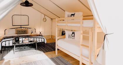 Luxury Glamping by Lake Blackshear: Cozy Safari Tent in Cordele, Georgia