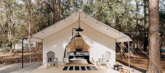 Luxury Glamping by Lake Blackshear: Cozy Safari Tent in Cordele, Georgia