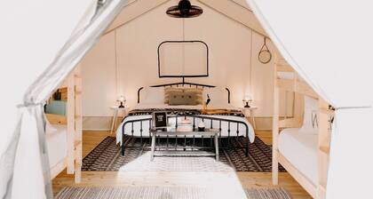 Luxury Glamping by Lake Blackshear: Cozy Safari Tent in Cordele, Georgia