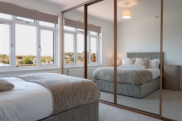 House - Perfect Booking Modern Home By High Street (Rochester)