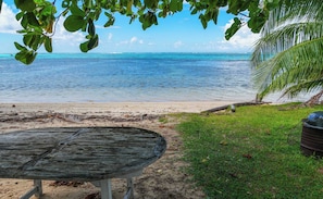 Room - 3BR Beachfront Villa Steps From the Lagoon (Moorea-Maiao)