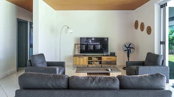 House, Smoking | 3 bedrooms, Internet