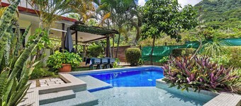 Modern Villa With Pool Garden