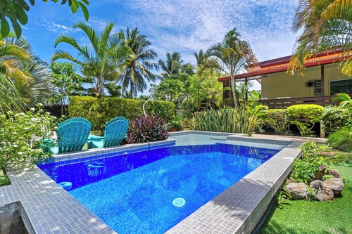 Modern Villa With Pool Garden