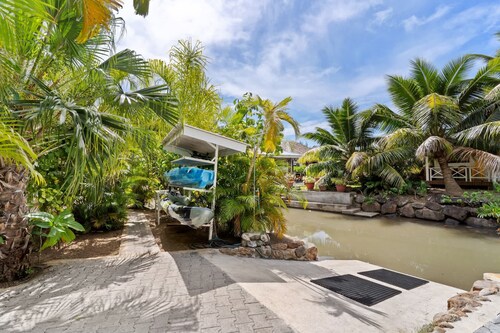 Moorea Mahana House With Private Canal to Lagoon