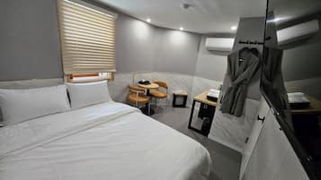Deluxe Double Room, Non Smoking | Desk, WiFi (free)